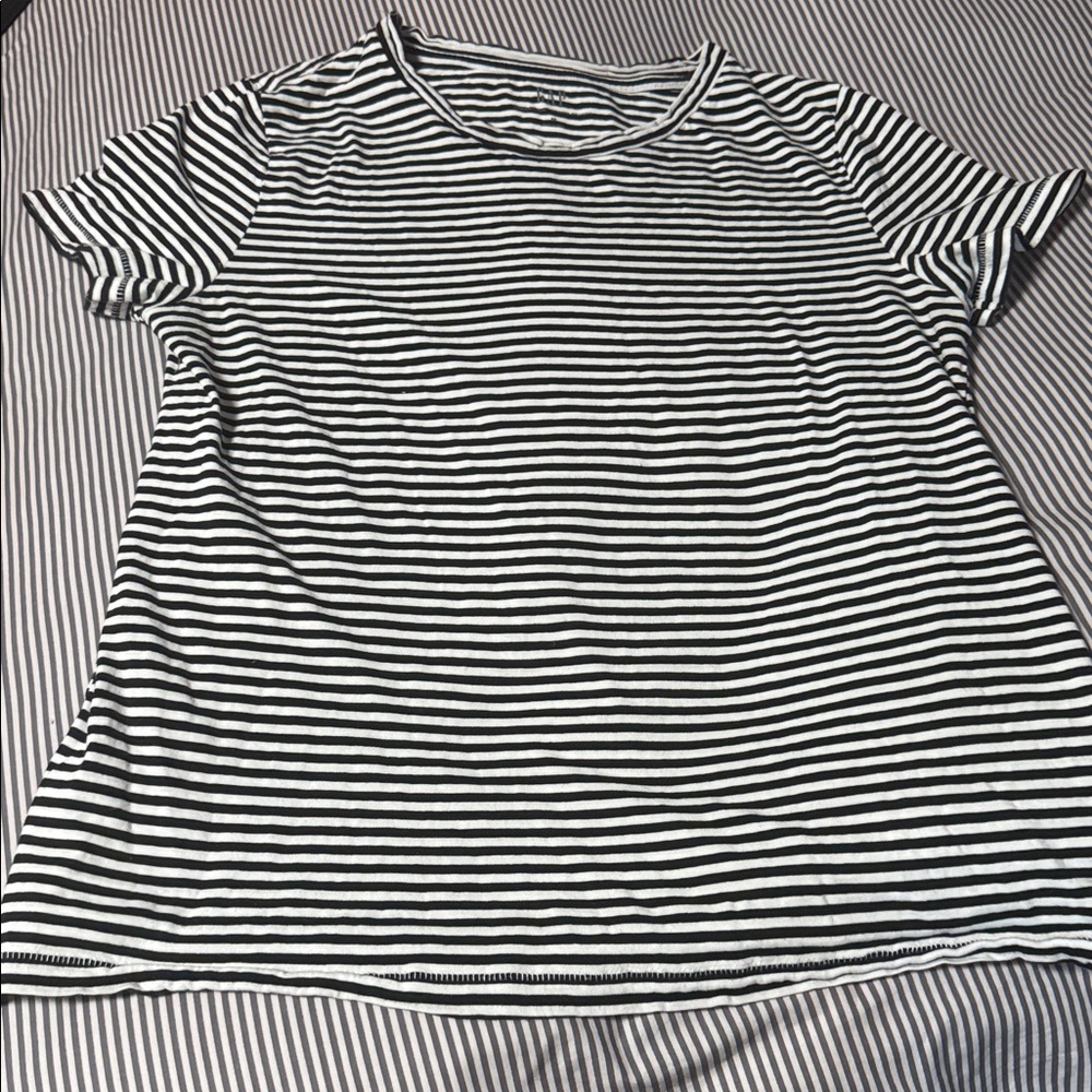 Women’s Gap size Med striped tee